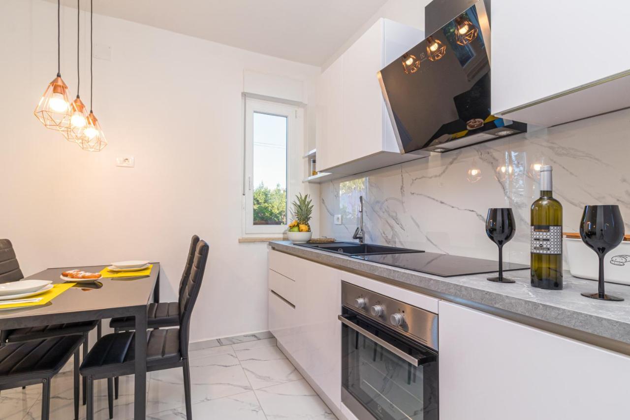 Three Waves Apartment New Pula Exterior photo